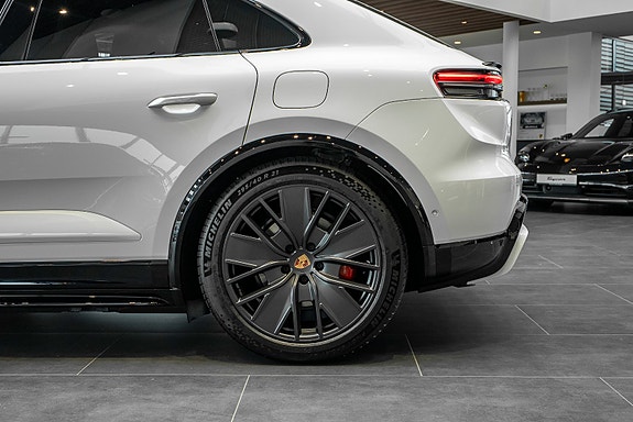 Porsche Macan 11 of 30