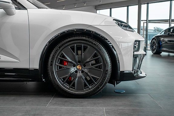 Porsche Macan 5 of 30
