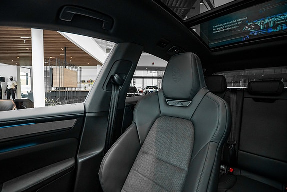 Porsche Macan 26 of 30