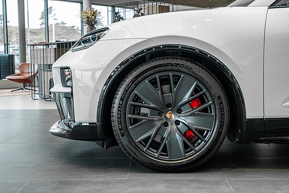 Porsche Macan 12 of 30