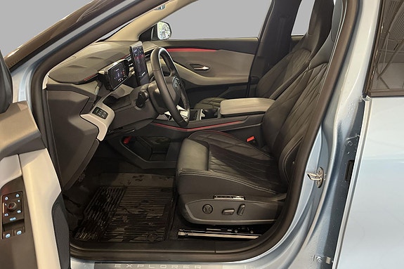 Ford Explorer 10 of 27
