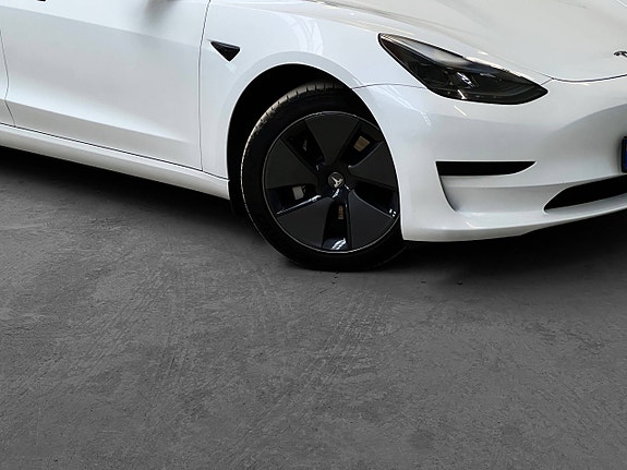 Tesla Model 3 4 of 30