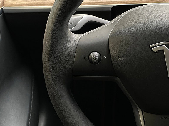 Tesla Model 3 19 of 30