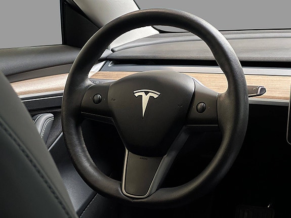 Tesla Model 3 18 of 30