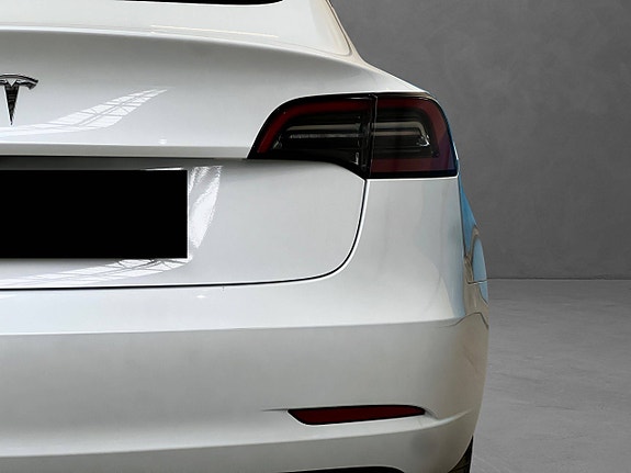 Tesla Model 3 9 of 30