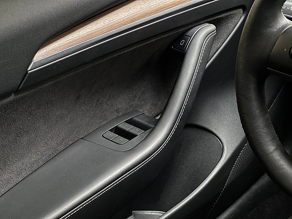 Tesla Model 3 13 of 30