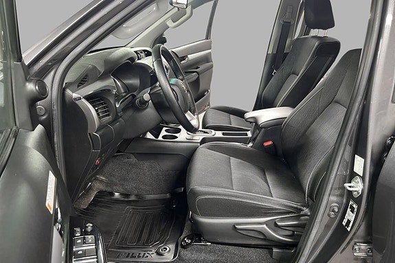 Toyota HiLux 5 of 30