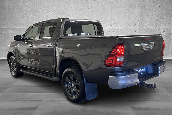 Toyota HiLux 2 of 30