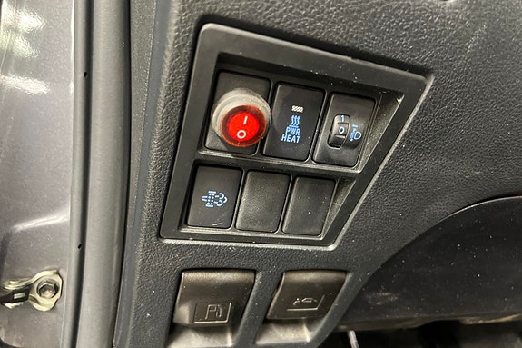 Toyota HiLux 22 of 30