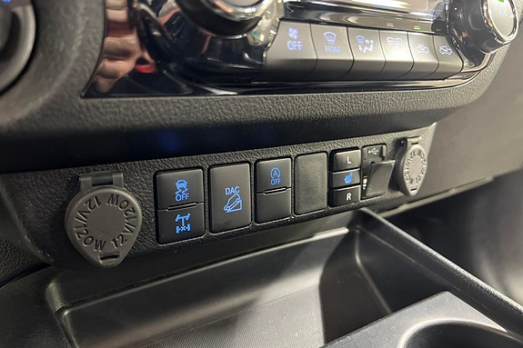 Toyota HiLux 20 of 30
