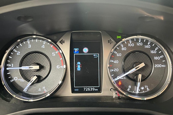 Toyota HiLux 7 of 30