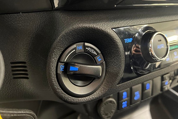 Toyota HiLux 21 of 30