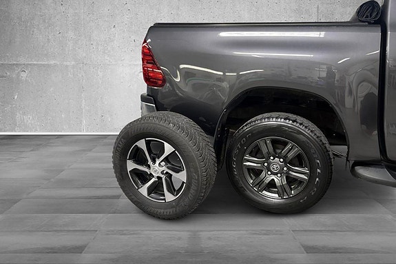 Toyota HiLux 15 of 30