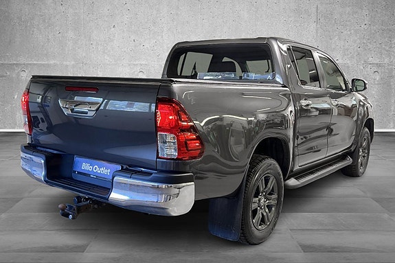 Toyota HiLux 3 of 30