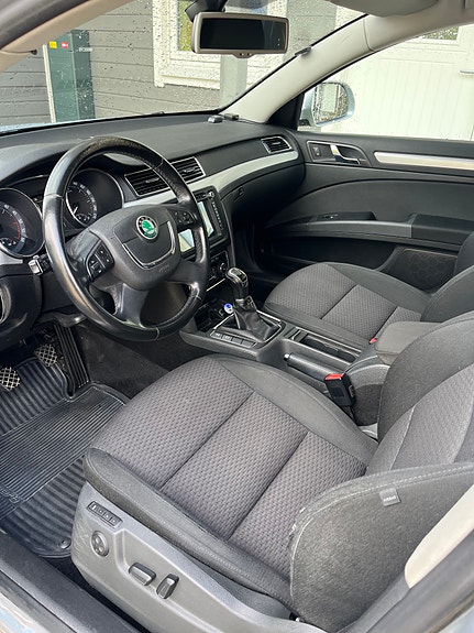 Skoda Superb 11 of 30