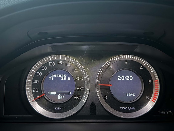 Volvo V70 17 of 25