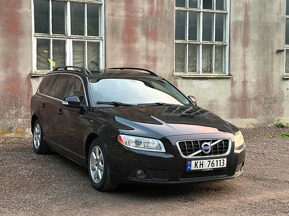 Volvo V70 2 of 25