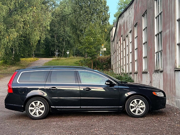 Volvo V70 10 of 25