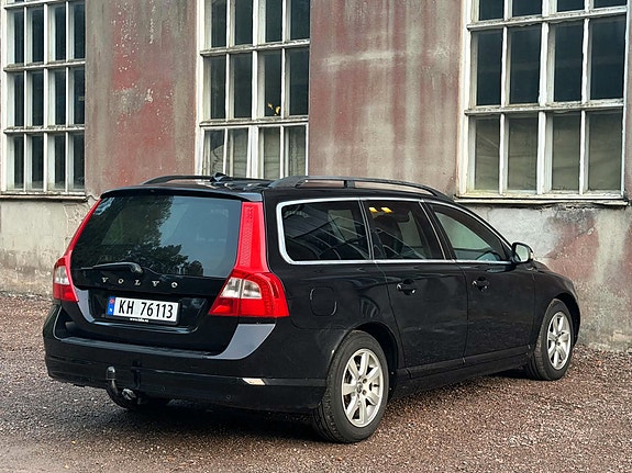 Volvo V70 3 of 25