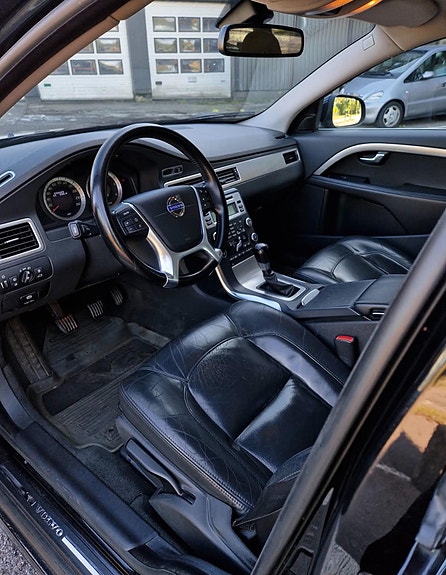 Volvo V70 13 of 25