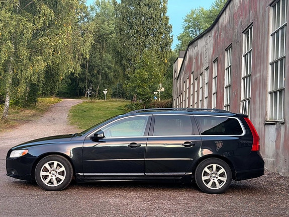 Volvo V70 4 of 25