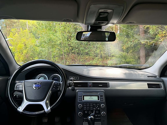Volvo V70 12 of 25