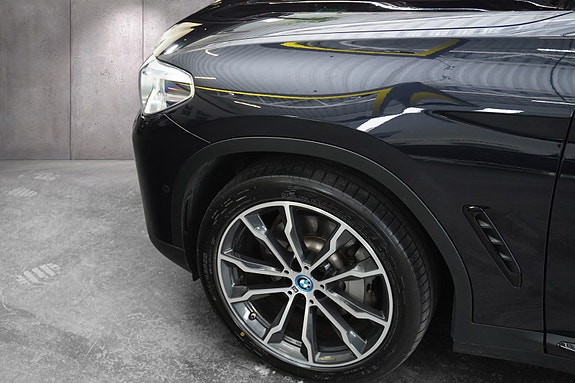BMW iX3 7 of 30