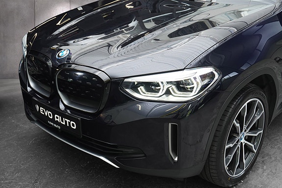 BMW iX3 6 of 30