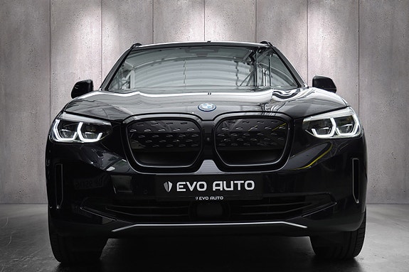 BMW iX3 5 of 30