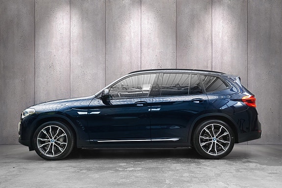 BMW iX3 8 of 30
