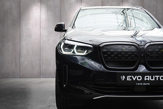 BMW iX3 4 of 30