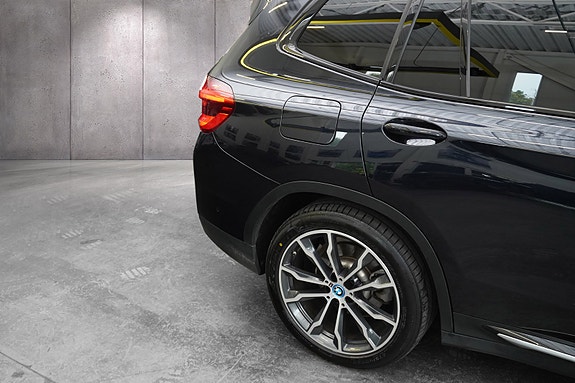 BMW iX3 13 of 30