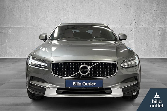 Volvo V90 Cross Country 2 of 18