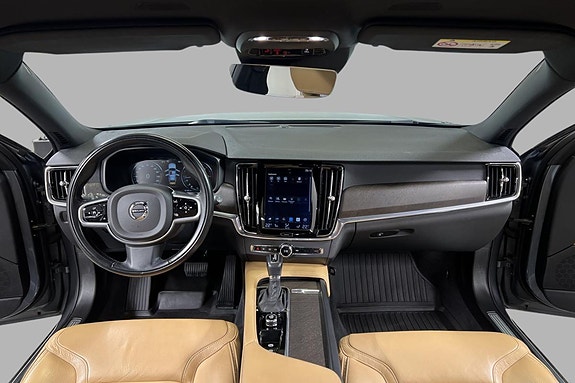 Volvo V90 Cross Country 8 of 18