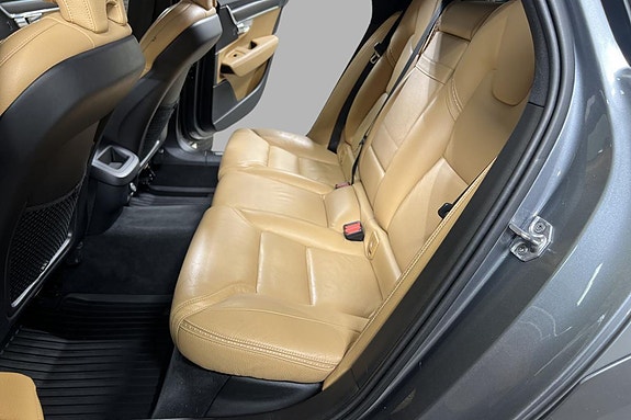 Volvo V90 Cross Country 14 of 18