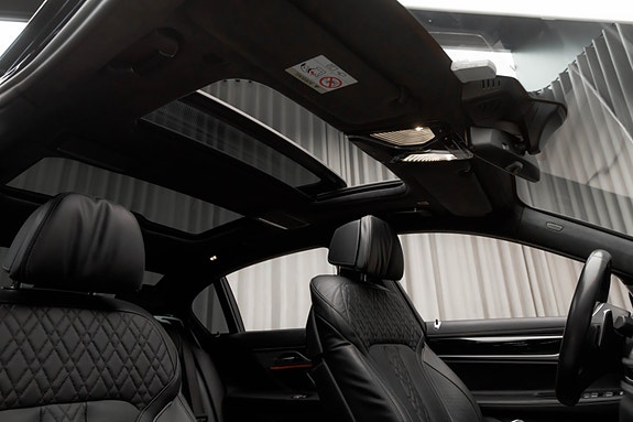 BMW 745Le 18 of 30