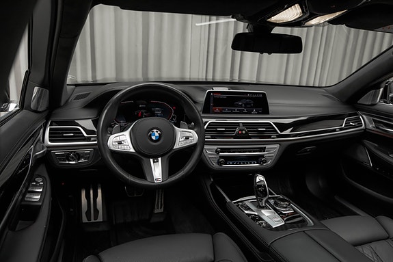 BMW 745Le 30 of 30