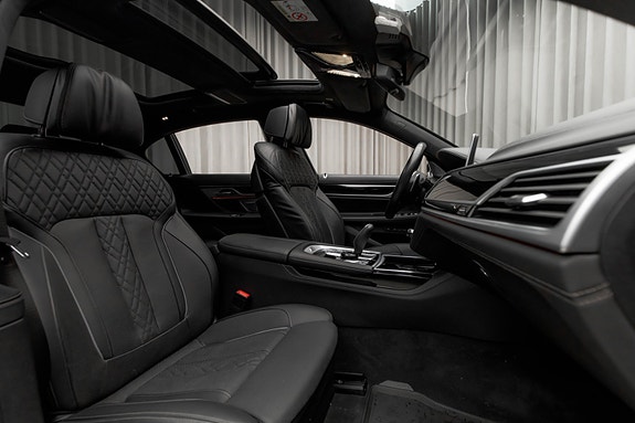 BMW 745Le 17 of 30