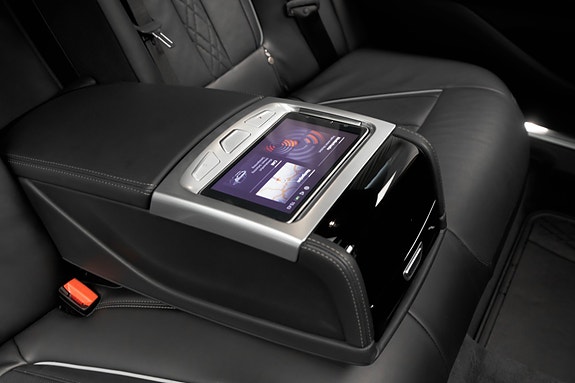 BMW 745Le 25 of 30