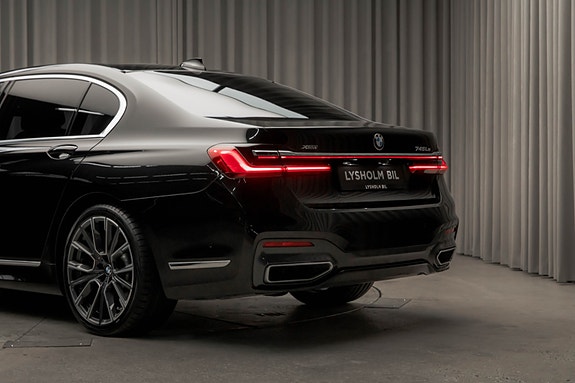 BMW 745Le 12 of 30