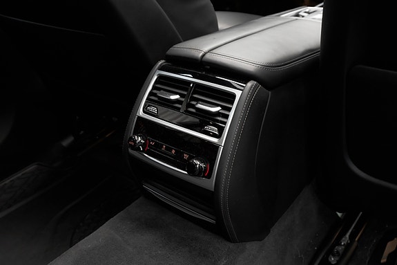 BMW 745Le 24 of 30