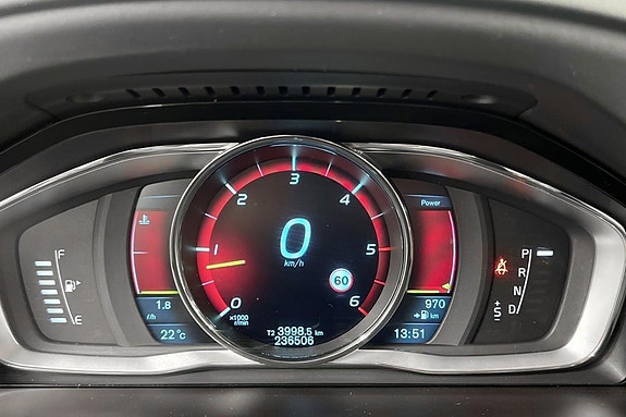 Volvo XC60 14 of 30