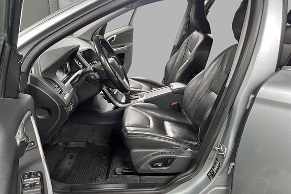 Volvo XC60 12 of 30