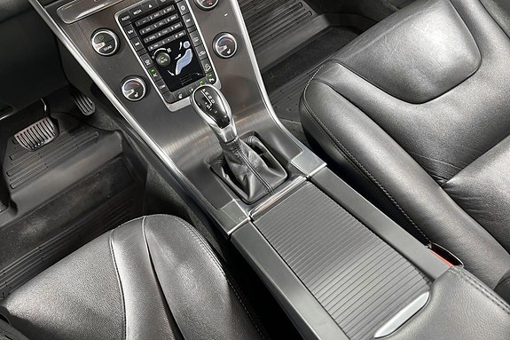 Volvo XC60 15 of 30