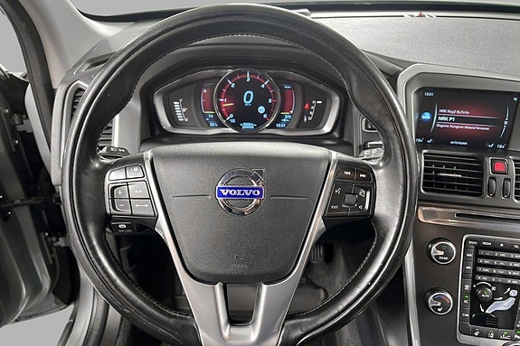 Volvo XC60 13 of 30