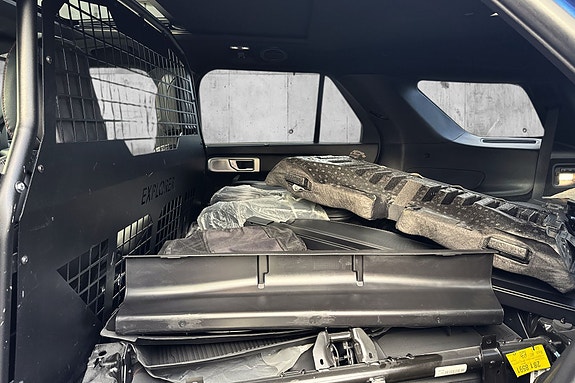 Ford Explorer 12 of 19