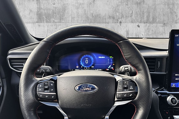 Ford Explorer 14 of 19