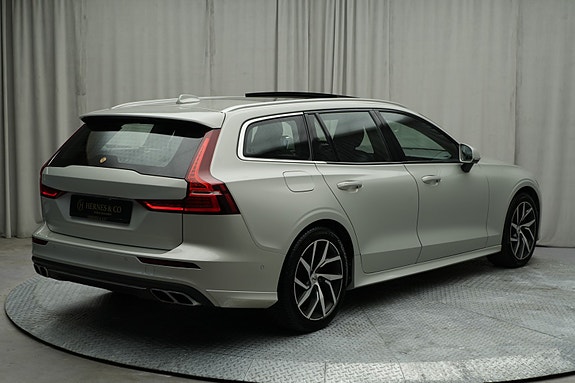 Volvo V60 13 of 30