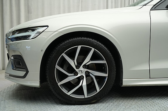 Volvo V60 8 of 30