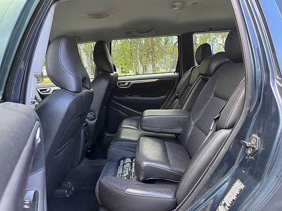 Volvo V70 13 of 23